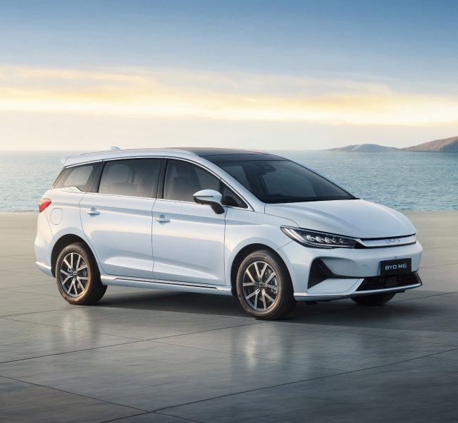 BYD M6 
