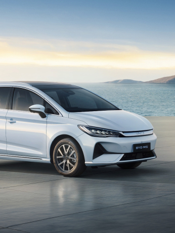 BYD M6 